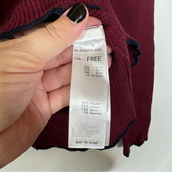 Mousy Maroon Ribbed Cropped Scalloped Edge Sweater - Picture 4 of 4